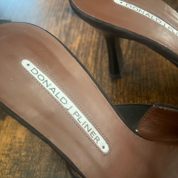 Donald J. Pliner Black Pointed Slip-On Mule with White Stitching Size 6 - Picture 5 of 6